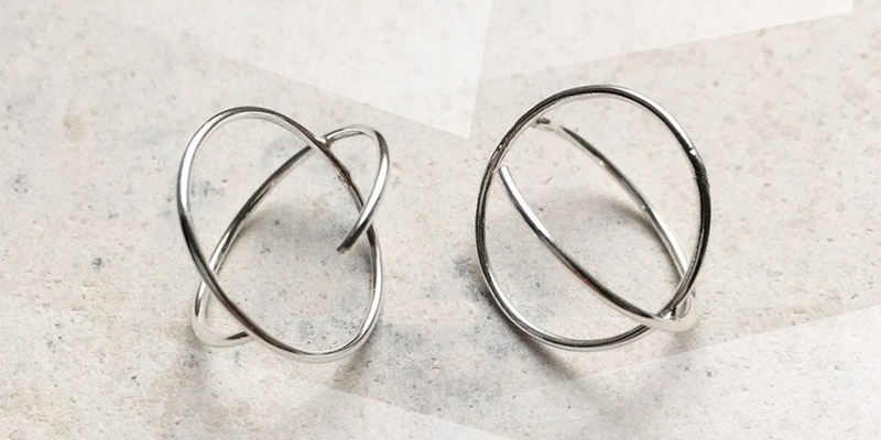 Ювелірні прикраси в стилі мінімалізм